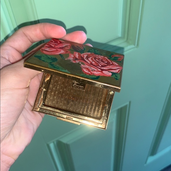 Vintage 1950’s Elgin American Powder Compact- Rose Pattern - Picture 8 of 9
